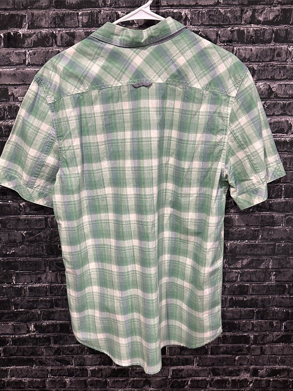 NWT! Buffalo David Bitton Green and White Plaid Short-Sleeve Button-Down Shirt - Picture 4 of 4